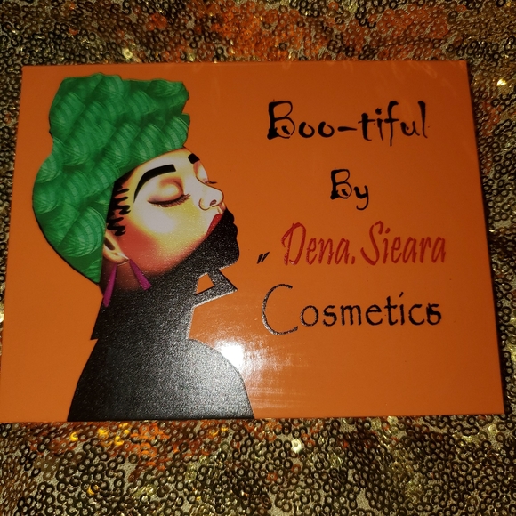 The Boo-tiful eyeshadow Palette - Picture 3 of 3